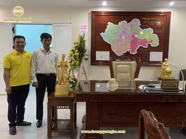 tượng đồng phong thuỷ đặt bàn họp 