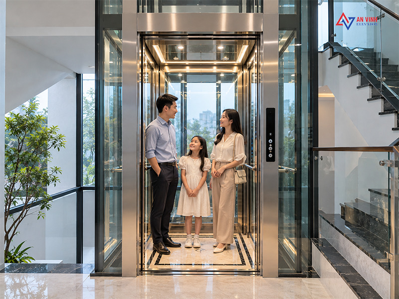 Giá thang máy kính hiện nay bao nhiêu? Tham khảo theo từng phân khúc
