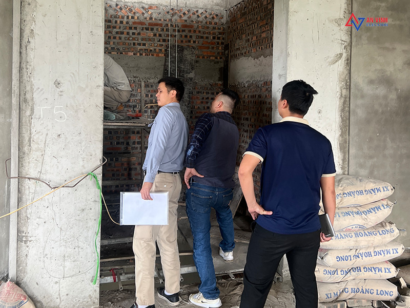 Giá thang máy kính hiện nay bao nhiêu? Tham khảo theo từng phân khúc
