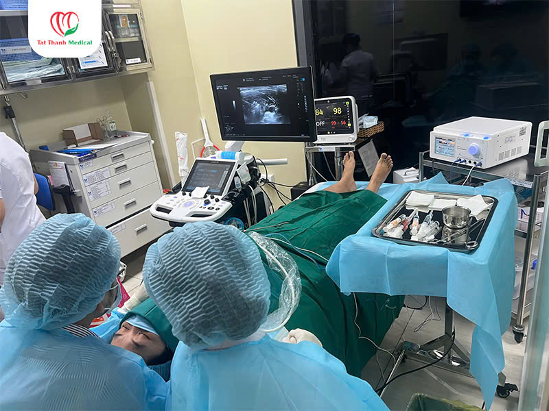 Máy đốt sóng cao tần u tuyến giáp