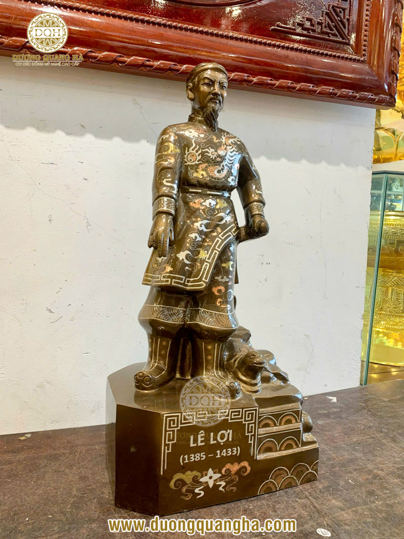 tượng đài lê lợi