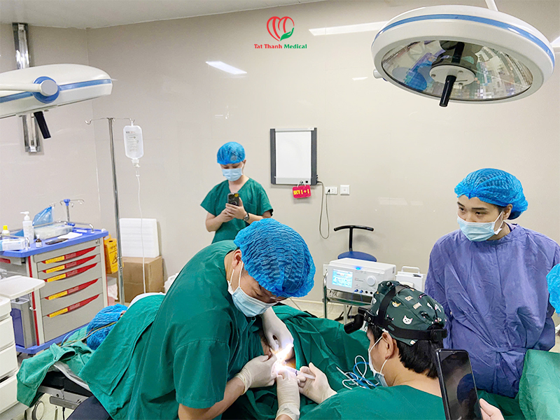 RFA điều trị trĩ và phẫu thuật truyền thống: So sánh từ dữ liệu lâm sàng đến lựa chọn điều trị