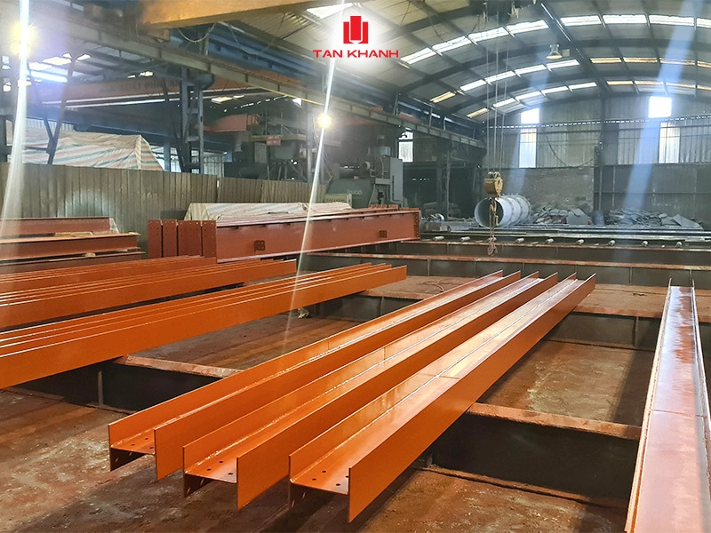 Nhà thép tiền chế 4 tầng: Những yêu cầu cần lưu ý khi thiết kế và triển khai
