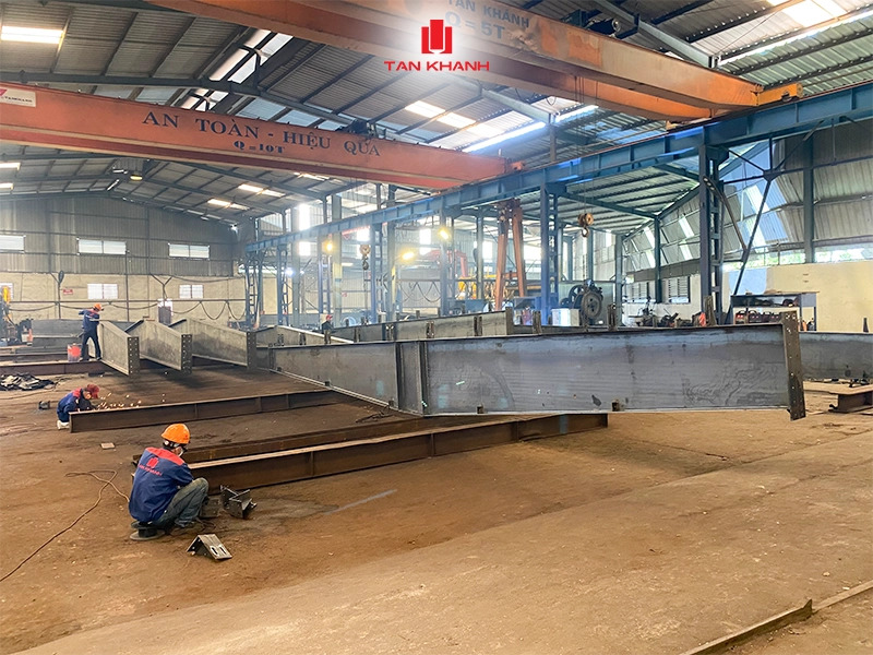 Nhà thép tiền chế 4 tầng: Những yêu cầu cần lưu ý khi thiết kế và triển khai