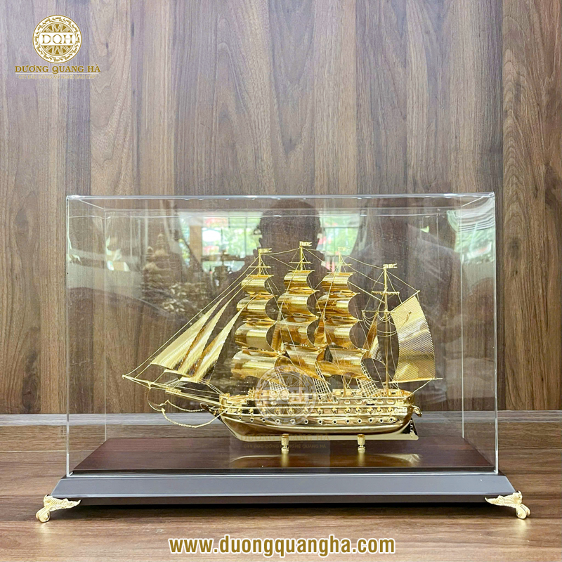 Quà tặng thuyền buồm mạ vàng - Món quà phong thủy mang ý nghĩa phát triển và thịnh vượng