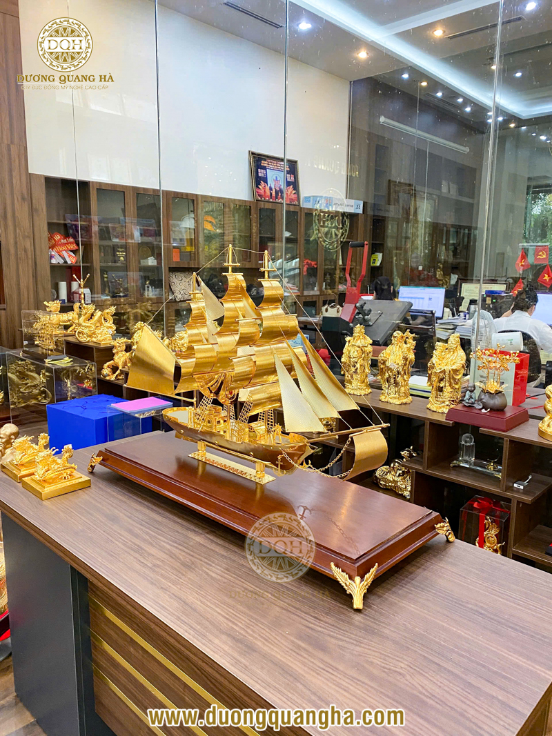 Quà tặng thuyền buồm mạ vàng - Món quà phong thủy mang ý nghĩa phát triển và thịnh vượng