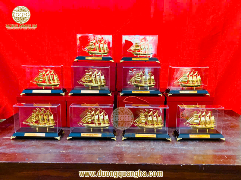 Quà tặng thuyền buồm mạ vàng - Món quà phong thủy mang ý nghĩa phát triển và thịnh vượng