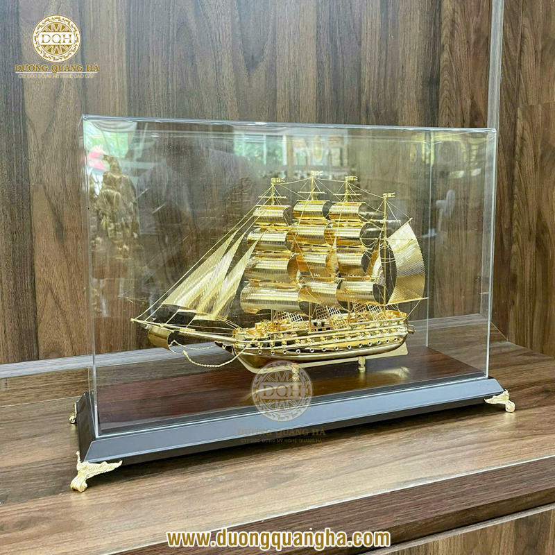 Quà tặng thuyền buồm mạ vàng - Món quà phong thủy mang ý nghĩa phát triển và thịnh vượng