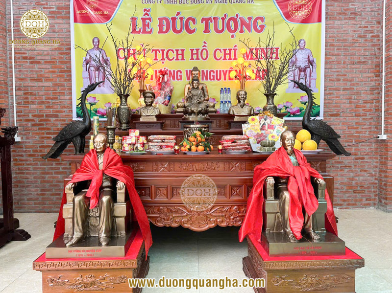 tượng đài Chủ tịch Hồ Chí Minh